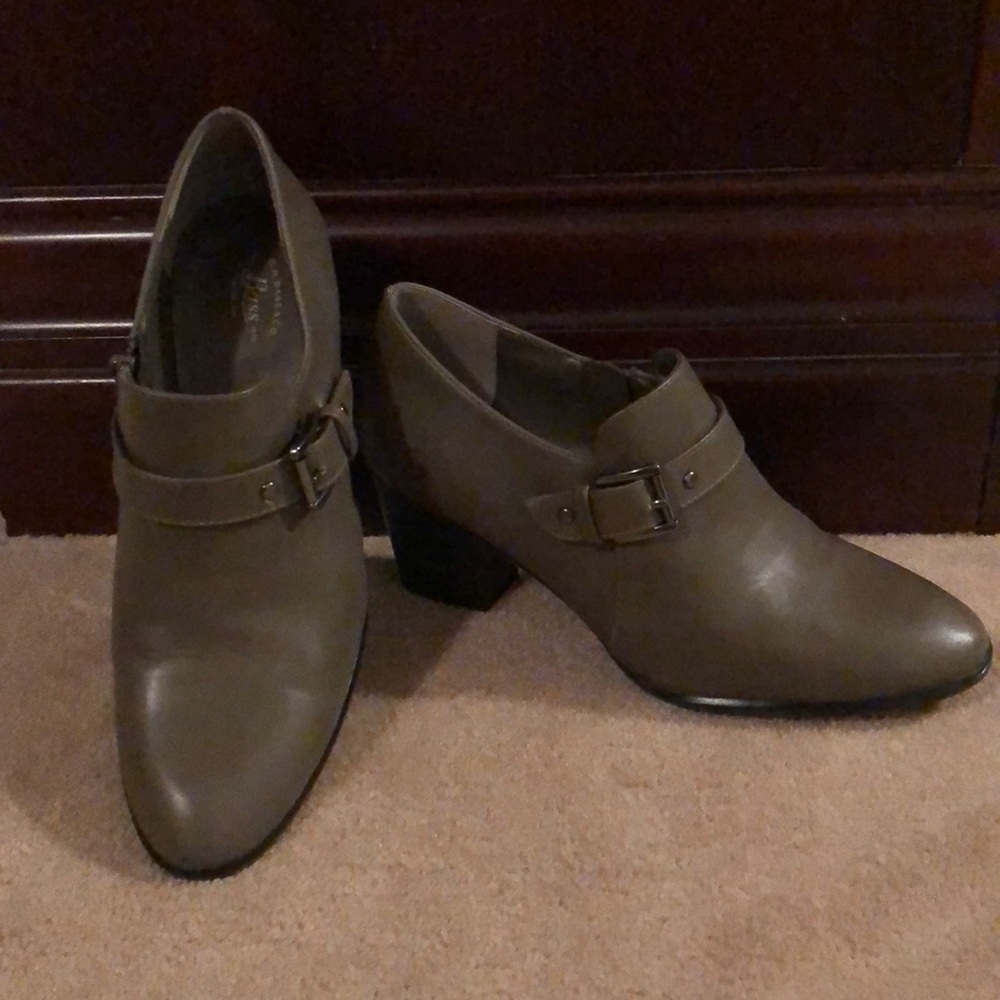 G.H. Bass & Co. Taupe Ankle Boot Shoes